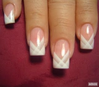 uñas de gel muy cortas
